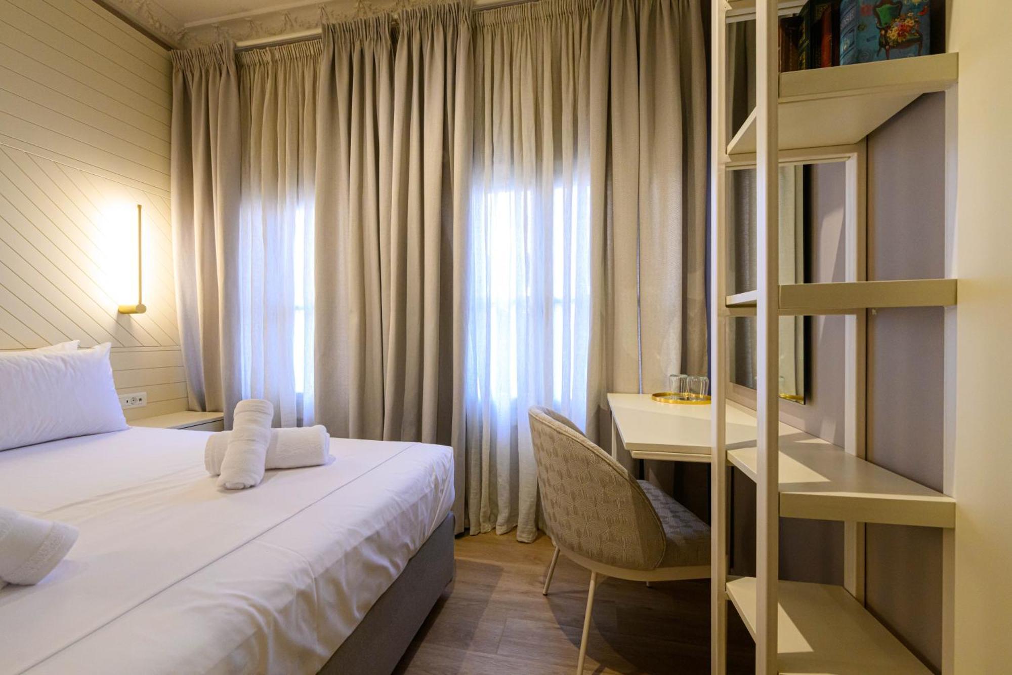 Blueblood - The Rooms Kalamata Esterno foto